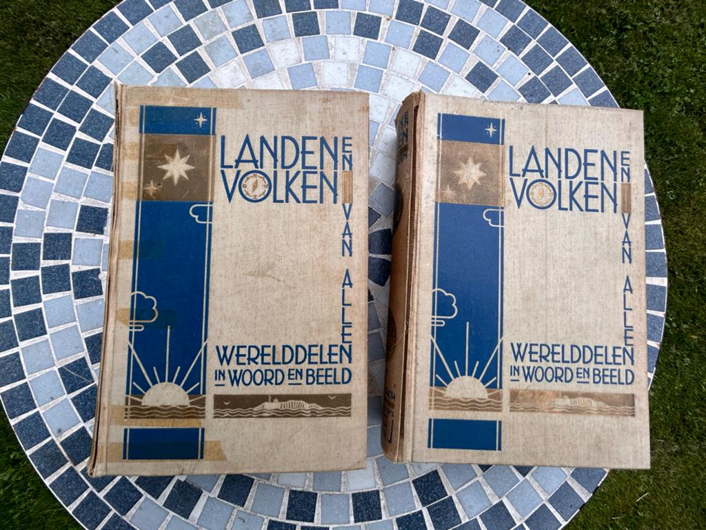 Landen en Volken van alle Werelddelen - 2 delen, Boeken, Ophalen of Verzenden, Gelezen, Nederland