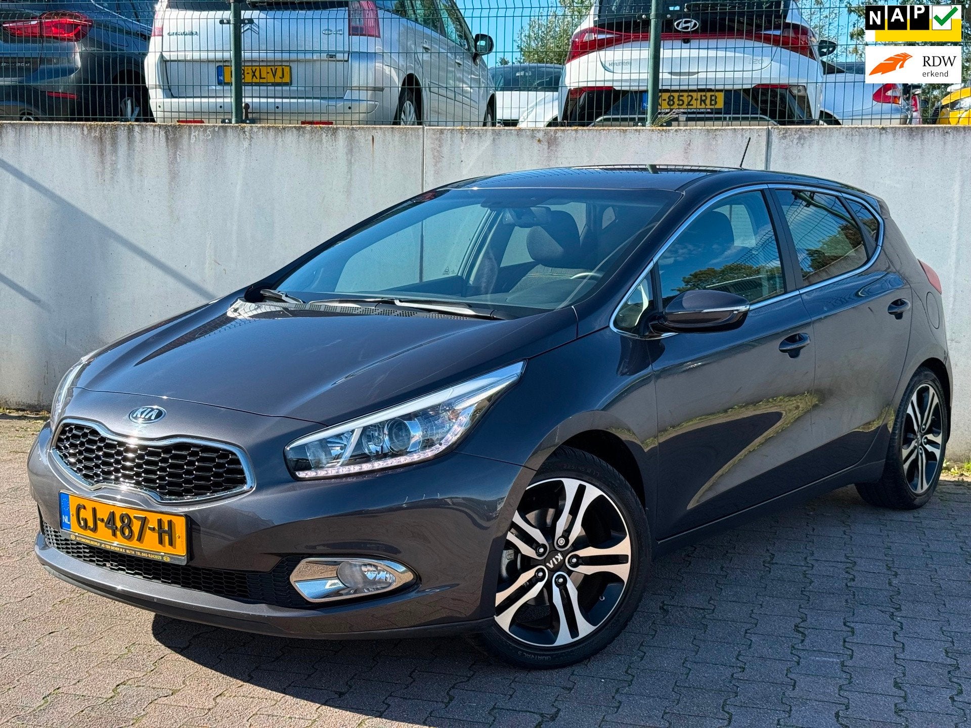 Kia Cee'd 1.6 GDI BusinessLine/NAVI/CAMERA/28741 KM NAP/DEAL, Voorwielaandrijving, Gebruikt, 4 cilinders, Origineel Nederlands
