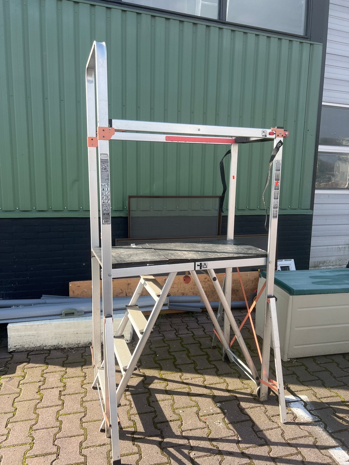 Altrex HiCompact Werkplatform / Steiger, Ophalen, Gebruikt, Trap, Opvouwbaar of Inschuifbaar
