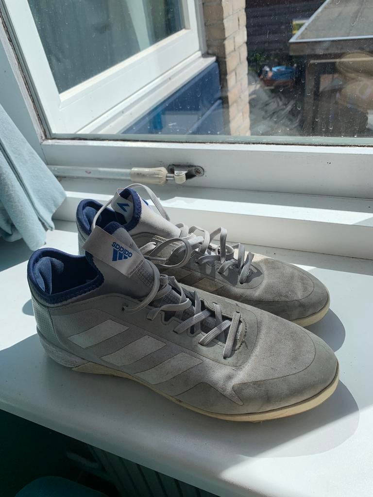 Adidas voetbalschoenen kunstgras maat 41 1/3, Sport en Fitness, Voetbal, Ophalen of Verzenden, Gebruikt, Schoenen