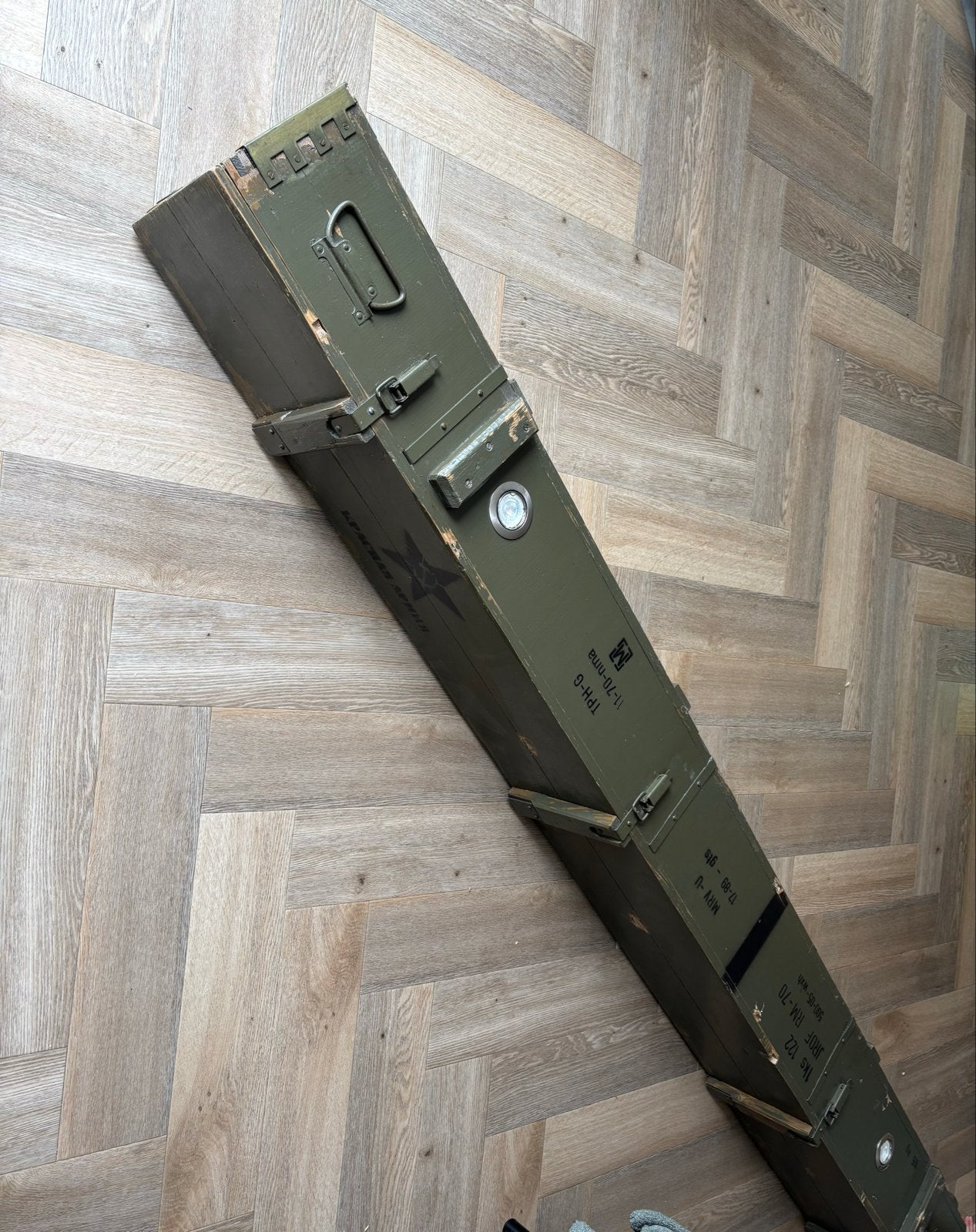 Sovjet Munitiekist TV-meubel met Spotjes -3,02 mtr -zeldzaam, Ophalen, Gebruikt, Militair Industrieel Mancave, 200 cm of meer