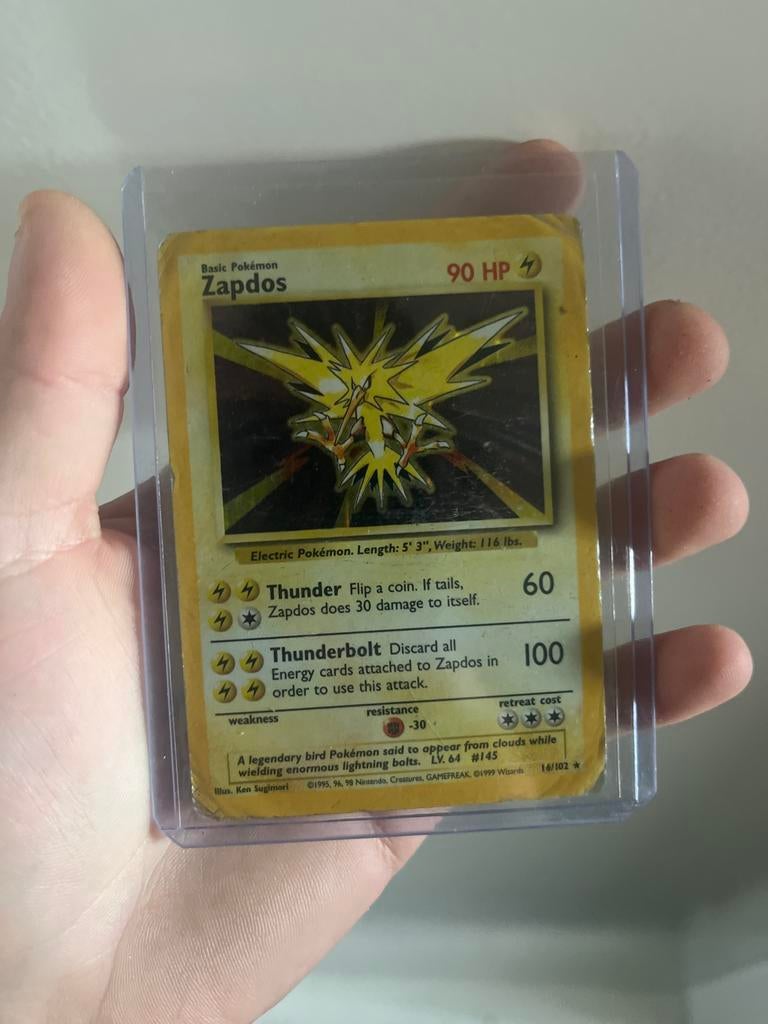 Pokémon Zapdos 16/102 Base Set Holo Rare Kaart, Ophalen of Verzenden, Zo goed als nieuw, Losse kaart, Foil
