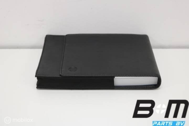 Duitse handleiding + mapje VW Passat B8, Gebruikt