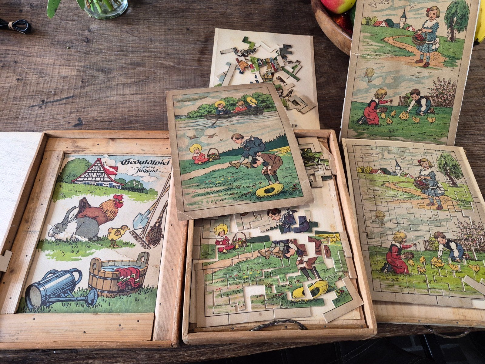Antieke kist met legpuzzels. Vintage., Antiek en Kunst, Ophalen of Verzenden