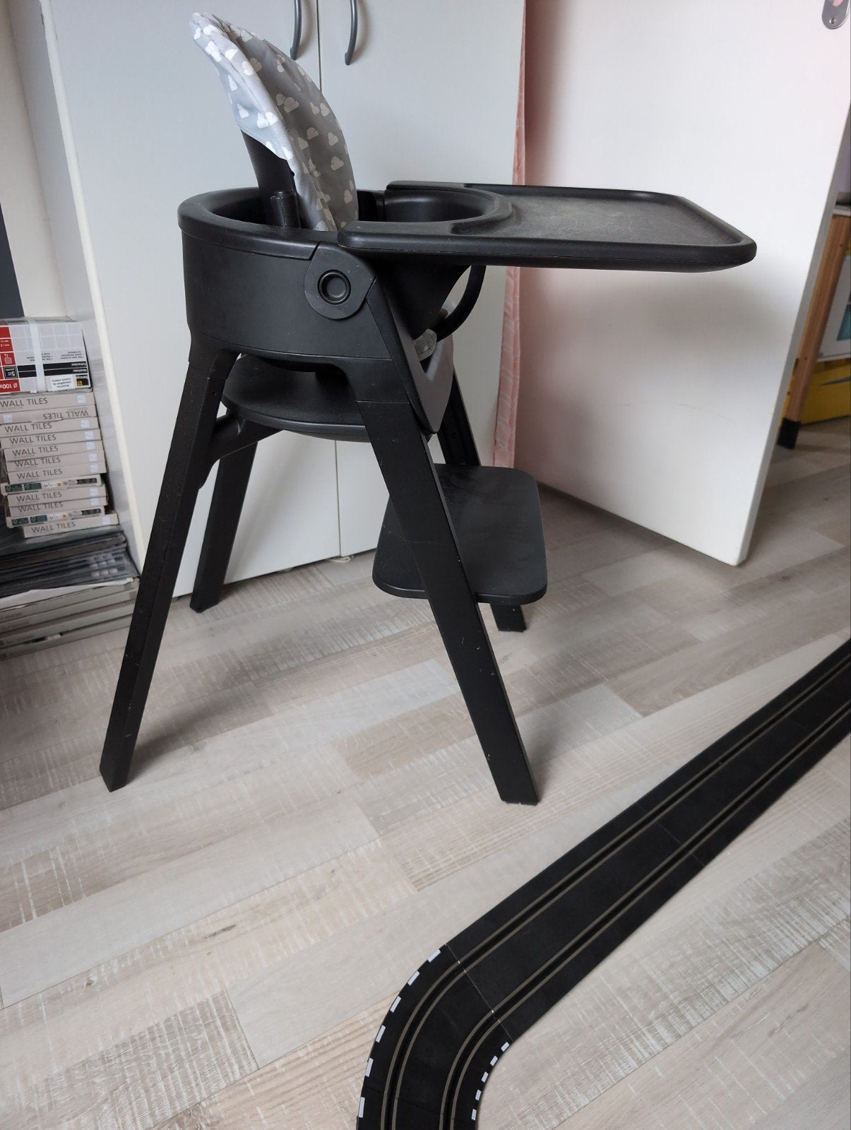 Stokke Clikk kinderstoel met eetblad en kussen, Kinderen en Baby's, Ophalen, Zo goed als nieuw, Meegroeistoel, Afneembaar eetblad