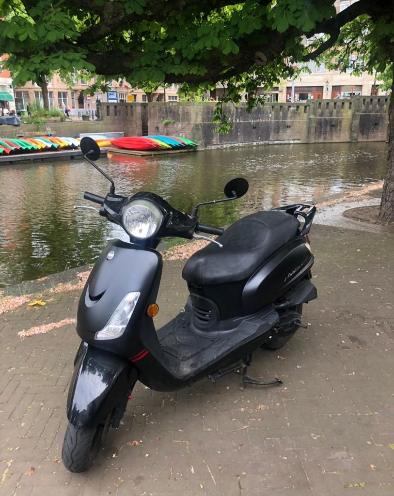 Sym fiddle 2 50s 2021 snor scooter, Fietsen en Brommers, Ophalen, SYM, Zo goed als nieuw, Benzine