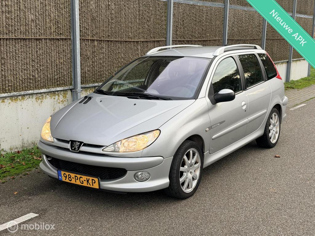 Peugeot 206 SW 1.6-16V Griffe NAP/APK/AIRCO, 15 km/l, 4 cilinders, Handgeschakeld, 1586 cc