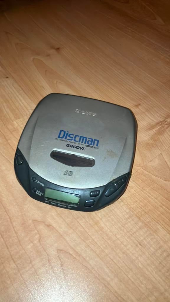 Diverse cd’s met discman, Ophalen, Zo goed als nieuw