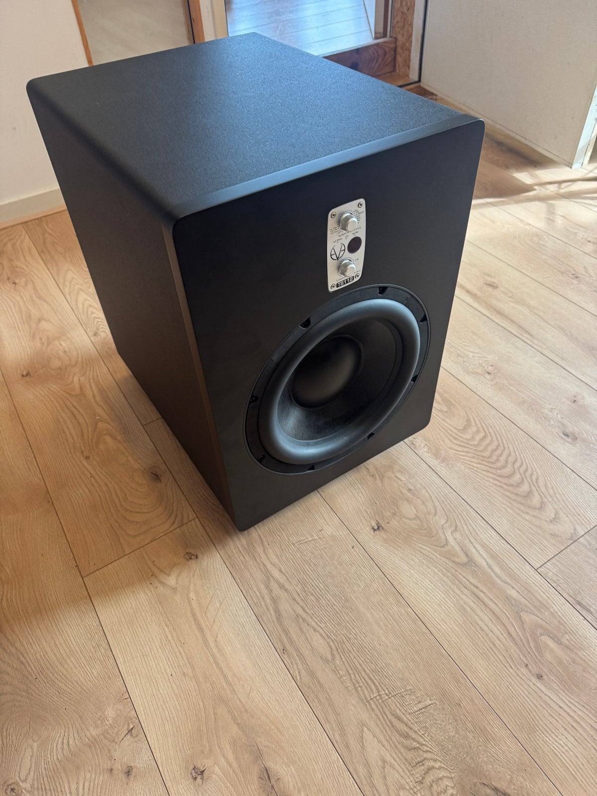 Eve Audio TS112 actieve subwoofer met afstandsbediening, Audio, Tv en Foto, Subwoofer, Zo goed als nieuw, Afstandsbediening, Ophalen