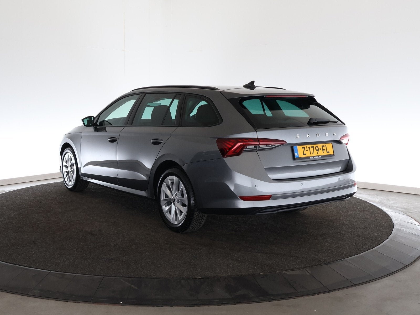 Skoda Octavia Combi 1.0 TSI Business Edition | Stoelverwarmi, Voorwielaandrijving, Stof, Origineel Nederlands, 19 km/l