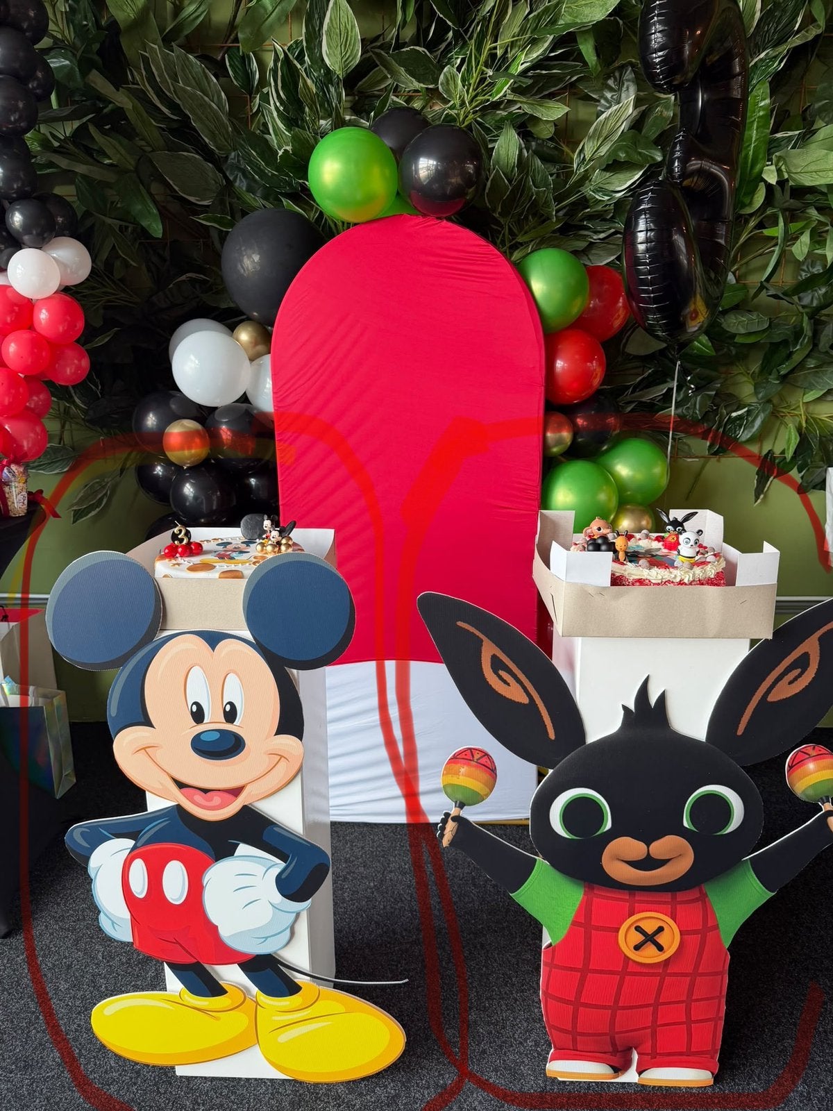 Mickey mouse karton decoratie, Ophalen, Zo goed als nieuw, Versiering