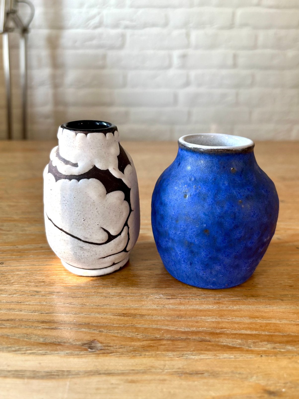 2 Vintage Studio Pottery Vaasjes - Japanse Stijl, gesigneerd, Ophalen of Verzenden