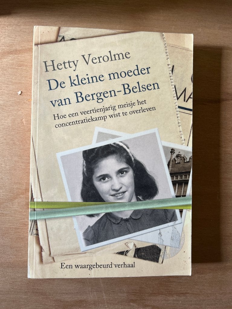 boek: 	De kleine moeder van Bergen-Belsen,	Hetty Verolme, Ophalen of Verzenden, Zo goed als nieuw, Overige onderwerpen, Tweede Wereldoorlog
