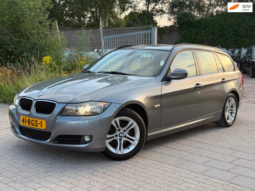 BMW 3-serie Touring 318i Corporate Lease Luxury Line, Euro 5, 4 cilinders, Handgeschakeld, 1405 kg