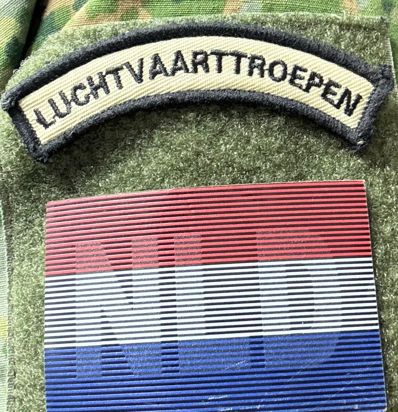 Luchtvaarttroepen “Boogje” (Straatnaambordje) Op Bestelling, Verzamelen, Verzenden, Landmacht, Nederland, Embleem of Badge