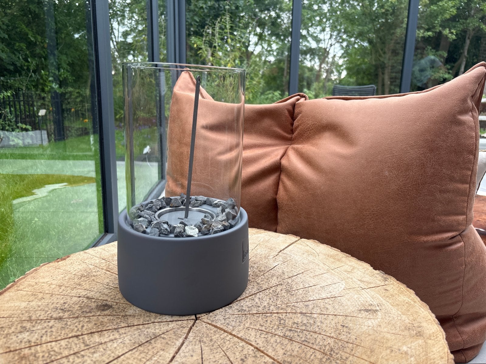 Sfeervolle Windlicht met Glas en Decoratieve Steentjes, Huis en Inrichting, Woonaccessoires | Kandelaars en Kaarsen, Ophalen, Windlicht