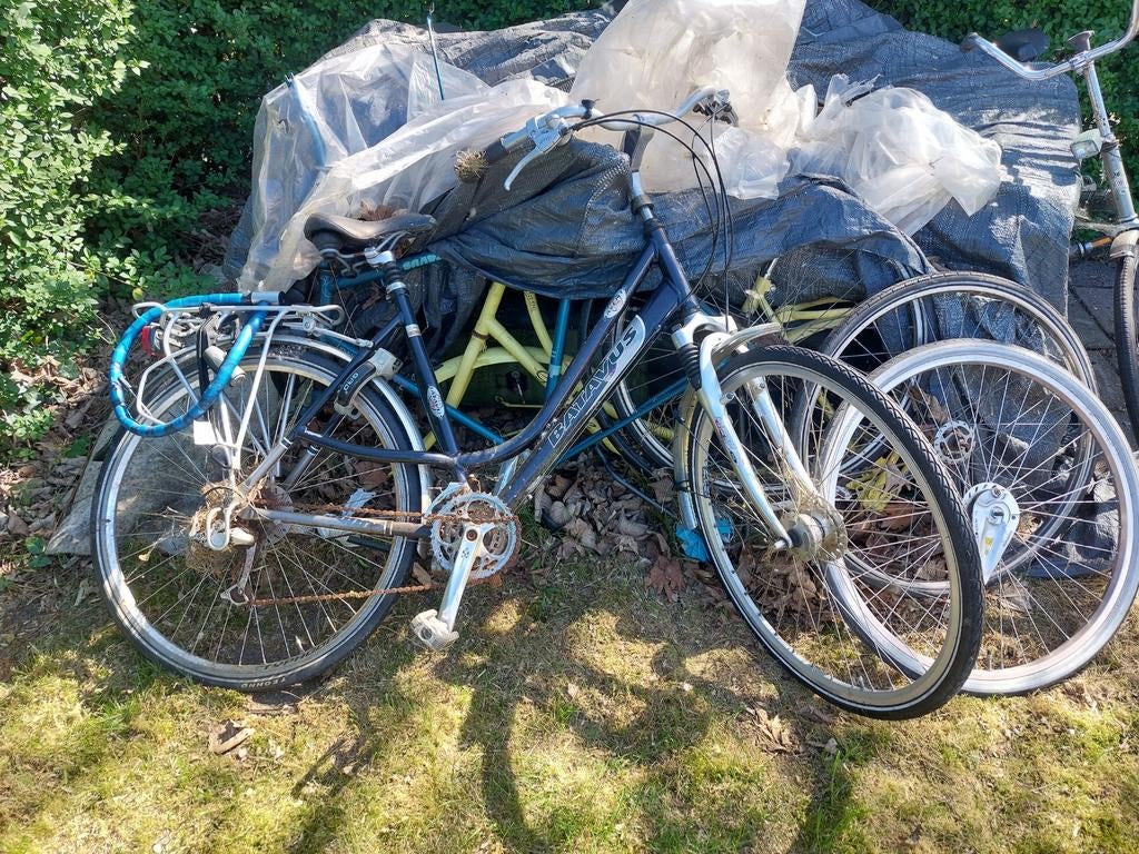 Gratis afhalen: Oud ijzer en witgoed (koelkast, fietsen), Ophalen, Niet werkend
