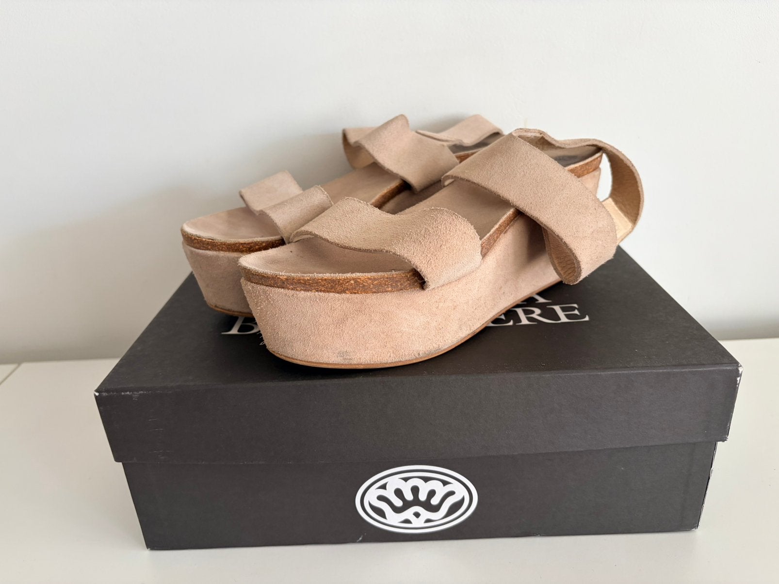 Gred de la Bretoniere sandalen met sleehak beige maat 37!!!, Kleding | Dames, Schoenen, Beige, Zo goed als nieuw, Sandalen of Muiltjes