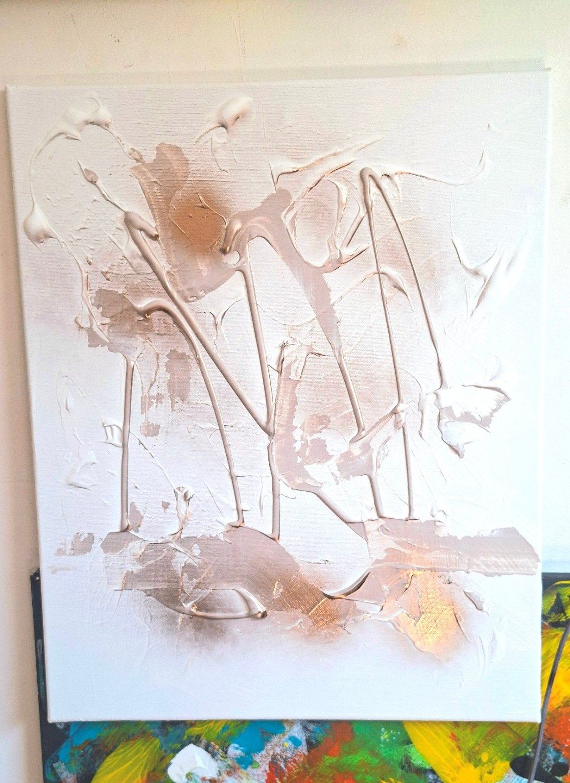 Abstract schilderij 40x50 wit/pebble beach/goud. Acryl., Ophalen of Verzenden