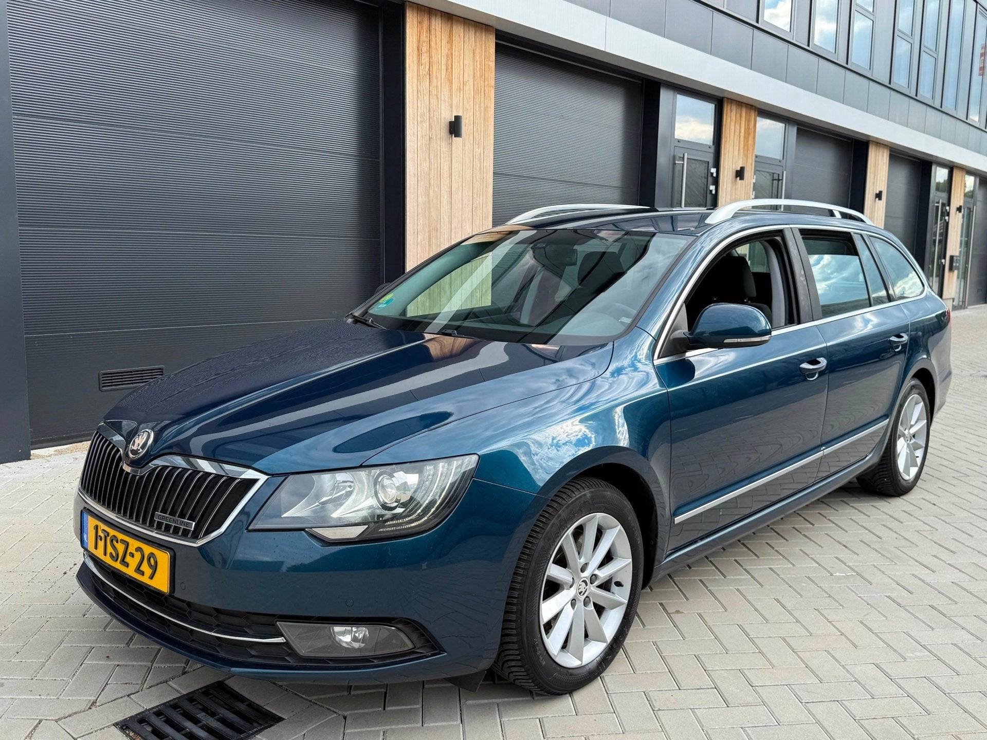 Skoda Superb Combi 1.6 TDI Business (bj 2014) XENON|NAVI|CLI, Auto's, Voorwielaandrijving, Stof, Gebruikt, 4 cilinders