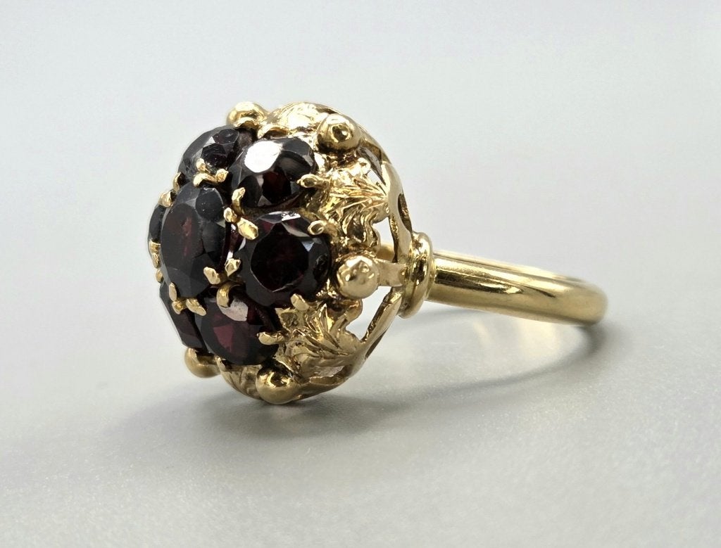 Gouden antieke ring met edelsteen granaat. 2026/610, Ophalen of Verzenden, Goud, Ring, Met edelsteen
