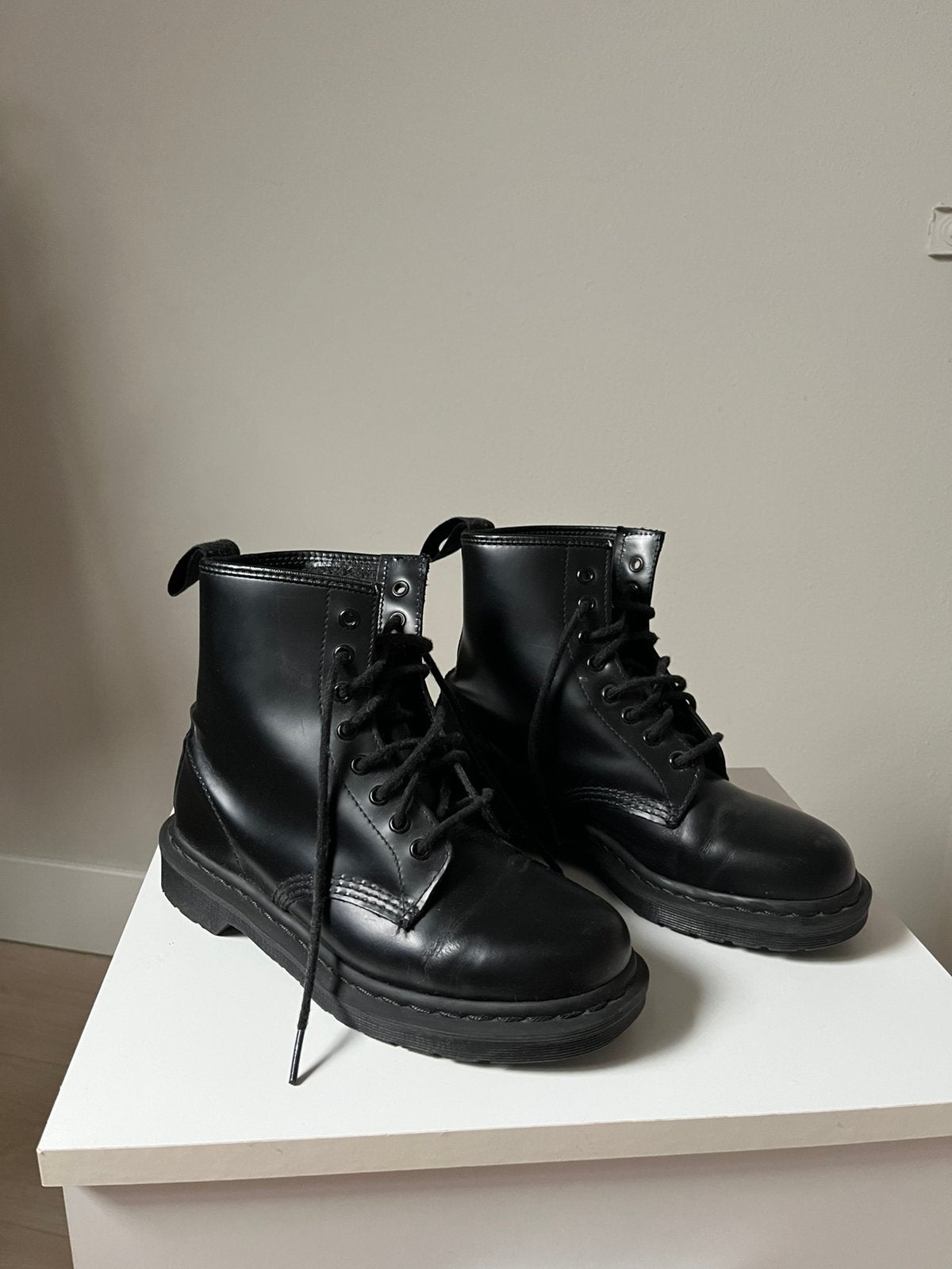 Dr. Martens 1460 Mono Smooth in maat 39., Kleding | Dames, Schoenen, Zwart, Lage of Enkellaarzen, Ophalen of Verzenden, Zo goed als nieuw