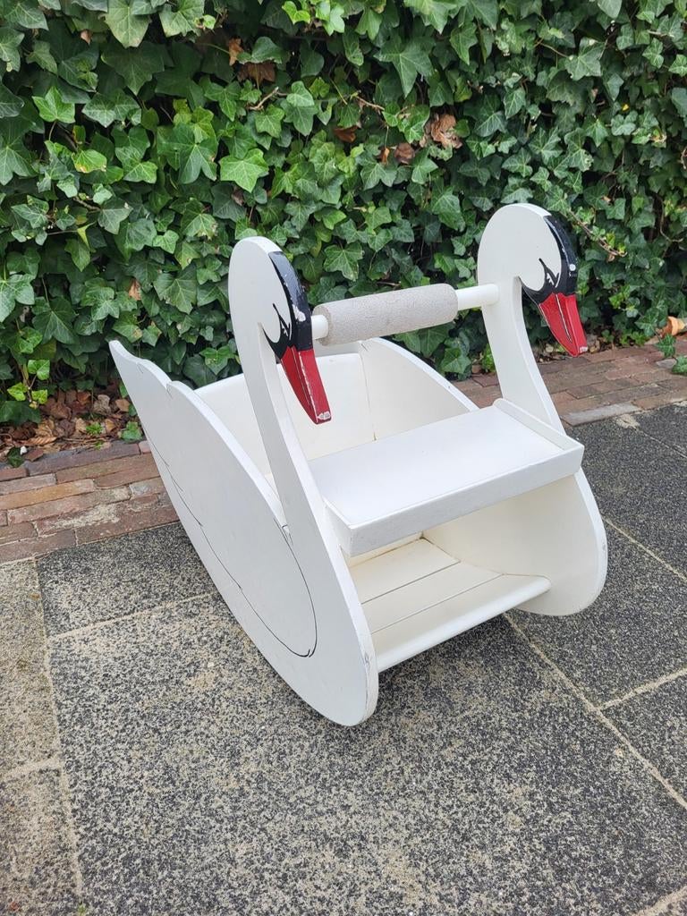 Houten schommelbankje in zwaan design, Ophalen of Verzenden, Gebruikt, Jongen of Meisje