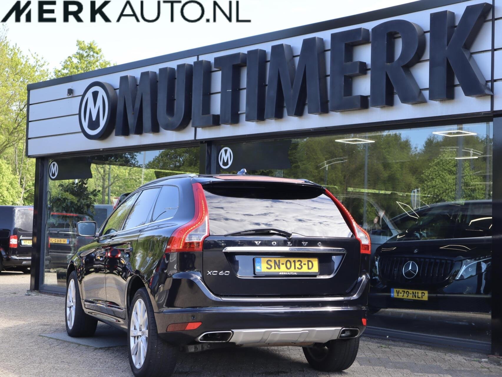 Volvo XC60 2.4 D5 AWD Summum 5 cilinder 215pk, Auto's, Automaat, Gebruikt, 197 €/maand, 2000 kg