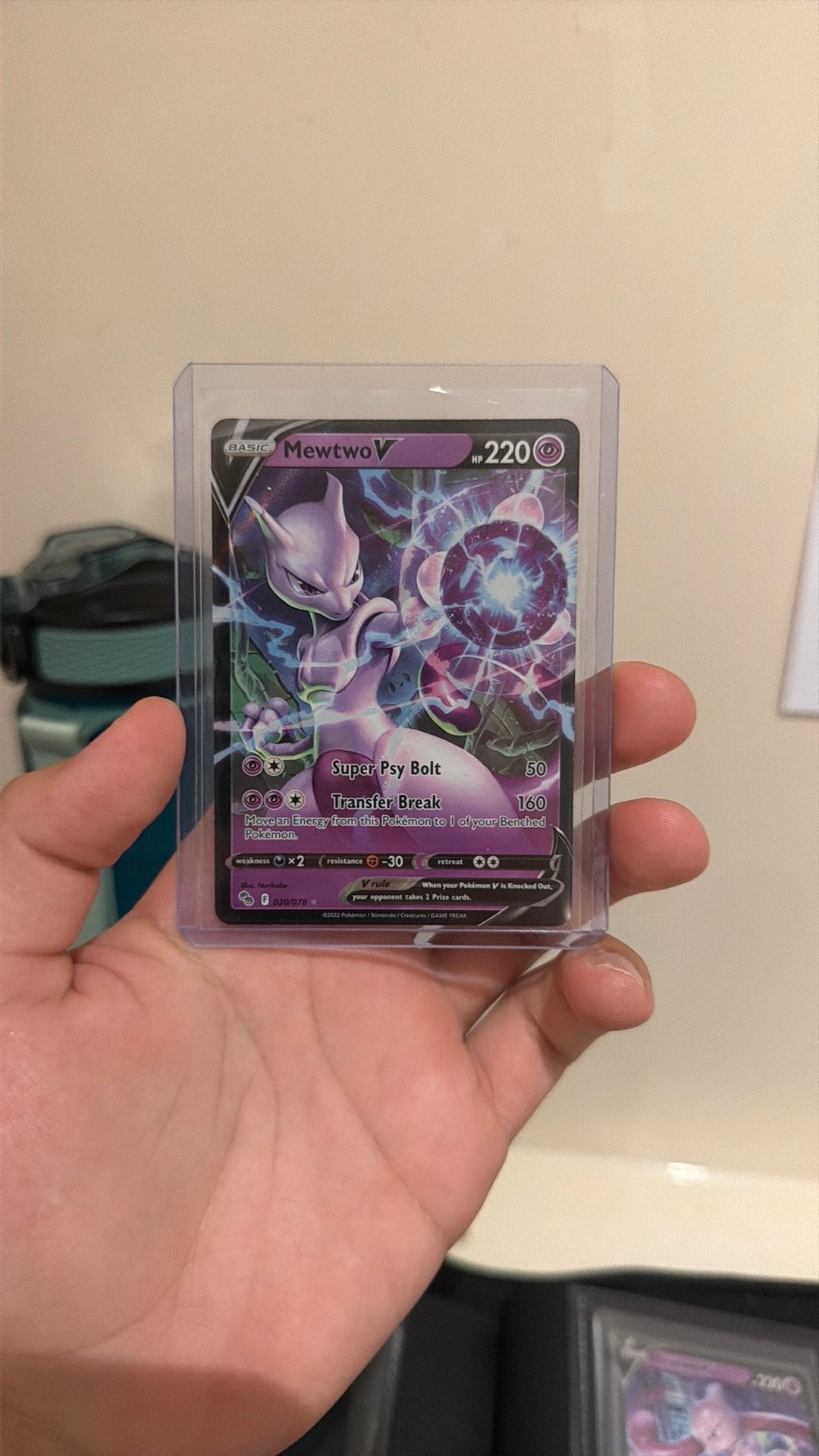 Mewtwo V 030/078, Ophalen of Verzenden, Zo goed als nieuw