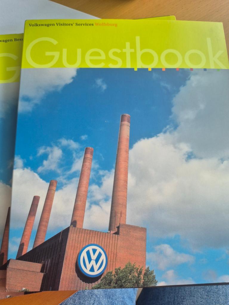 Volkswagen Guestbook Wolfsburg Visitor Center, Ophalen of Verzenden, Zo goed als nieuw, Volkswagen