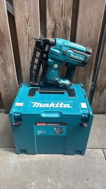 Makita DBN600ZJ 18V Accu Tackernailer, Doe-het-zelf en Verbouw, Gereedschap | Handgereedschap, Ophalen of Verzenden, Zo goed als nieuw