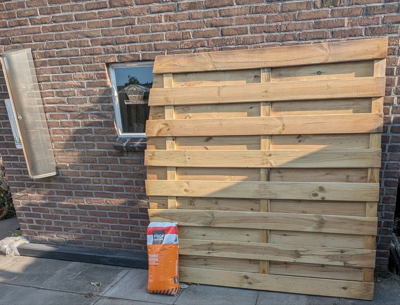 Schuttingdeel 180x180 met betonpaal en turbobeton, Tuin en Terras, Schuttingen, Ophalen, 1 tot 2 meter, Minder dan 3 meter, Nieuw