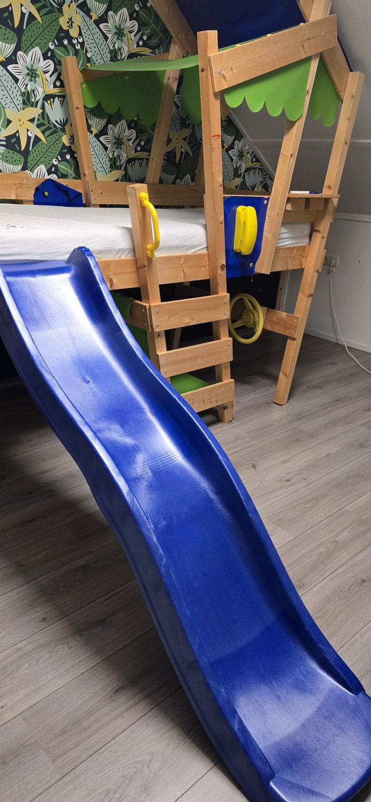 Hoogslaper Kinderbed van massief hout met glijbaan, Ophalen, Gebruikt, Eenpersoons, Minder dan 160 cm