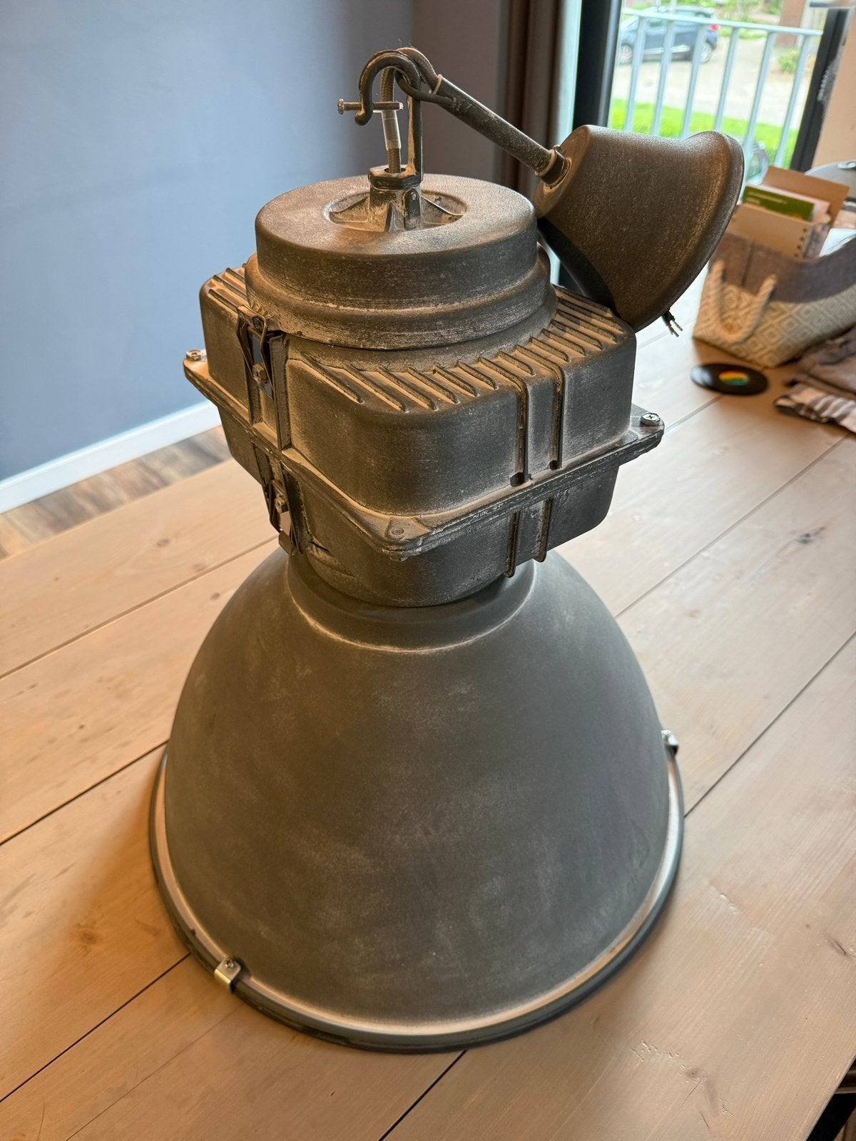 Industriële Hanglamp Betonlook - 47,5 cm breed, 60 cm hoog, Ophalen, Zo goed als nieuw, Metaal, 50 tot 75 cm