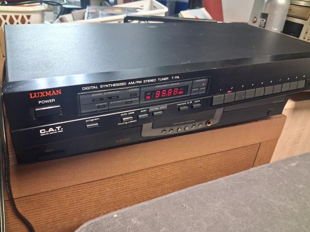 Luxman T-111L Digitale Synthesizer AM/FM Stereo Tuner, Ophalen of Verzenden, Gebruikt, Analoog