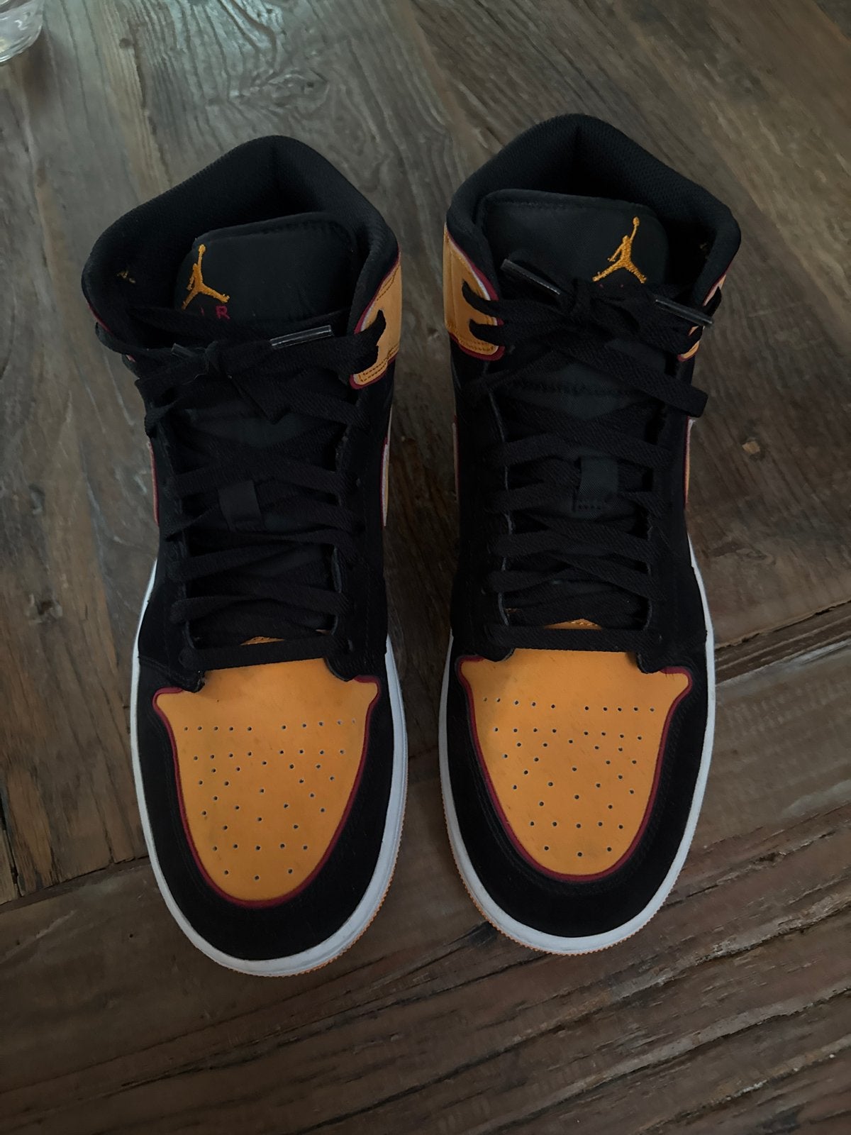 Nike Air Jordan 1 Mid - Zwart/Oranje 45.5, Kleding | Dames, Ophalen of Verzenden, Zo goed als nieuw, Zwart, Sneakers of Gympen