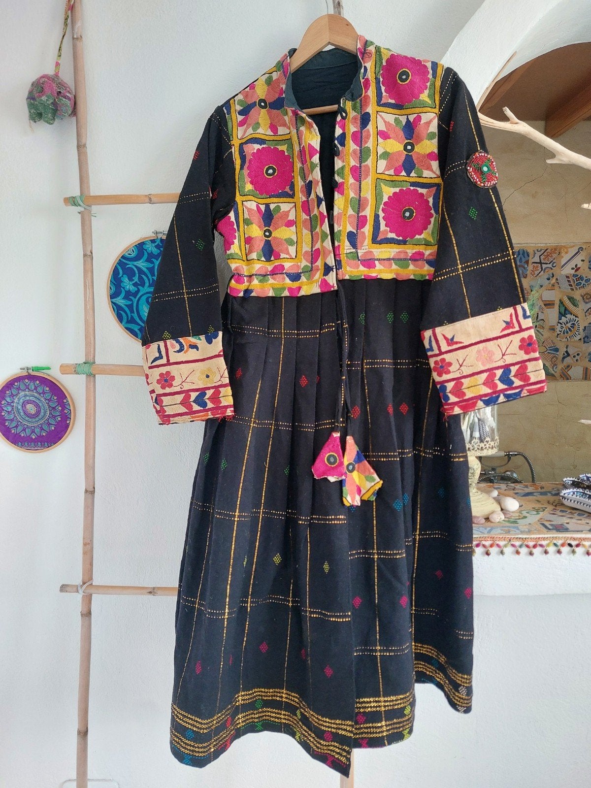 Unieke vintage jas met borduurwerk en spiegeltjes, maat S, Kleding | Dames, India, Verzenden, Nieuw