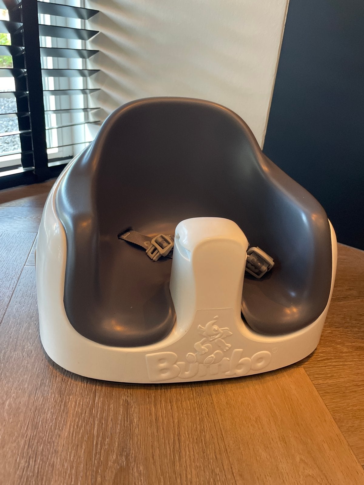 Bumbo Vloerstoeltje multiseat - Grijs/Wit met Gordel, Kinderen en Baby's, Kinderstoelen, Ophalen, Zo goed als nieuw, Overige typen