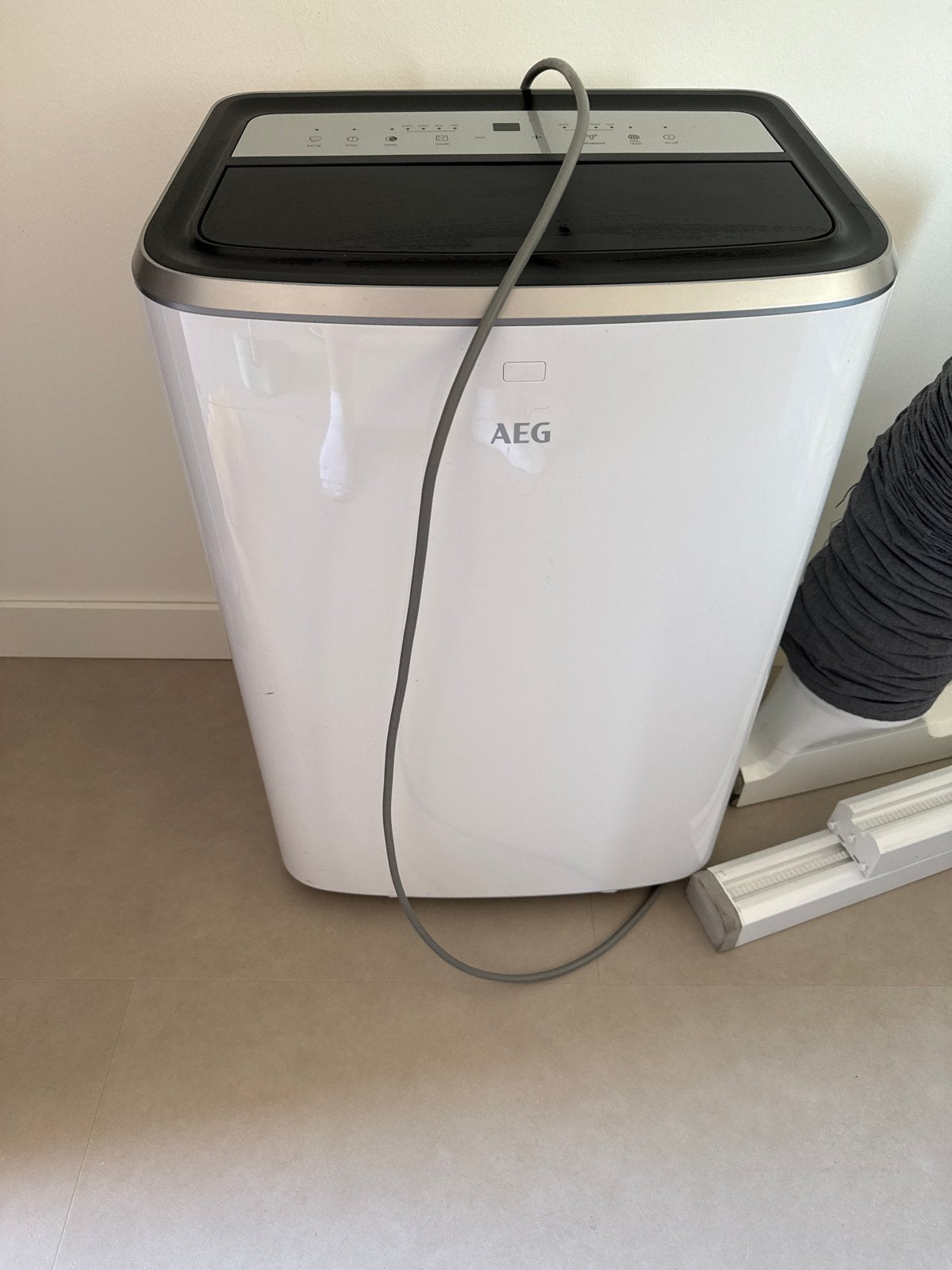 AEG Mobiele Airco axp34u338cw, Witgoed en Apparatuur, Ophalen, Minder dan 60 m³, 3 snelheden of meer, Zo goed als nieuw