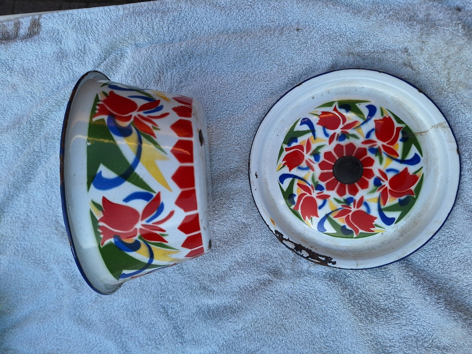 Vintage geëmailleerde kom met deksel, bloemenpatroon, Ophalen