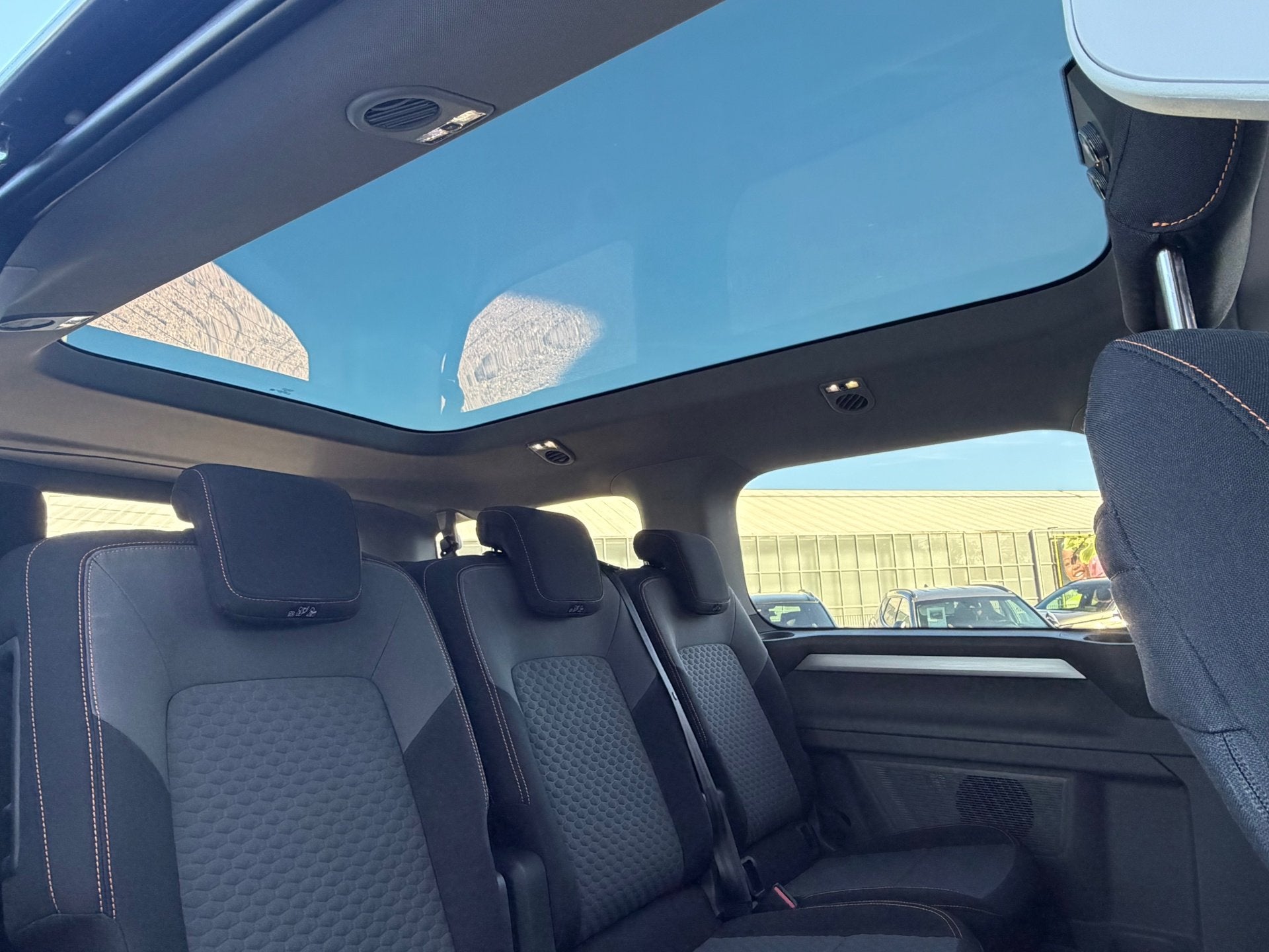 Volkswagen E-Transporter Caravelle PanAmericana 218PK | 8-Zi, Auto's, Automaat, Dealer onderhouden, Overige carrosserieën, Te koop