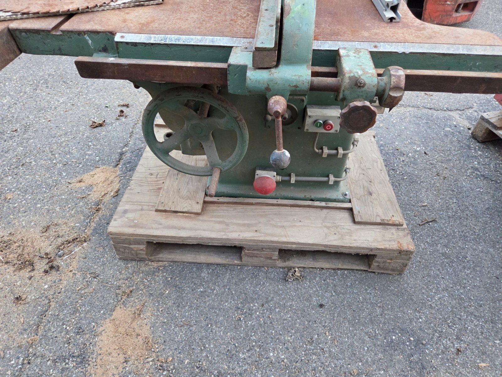 Goedwerkende zaagtafel op krachtstroom, Doe-het-zelf en Verbouw, Ophalen, Gebruikt, 1200 watt of meer, Cirkelzaag