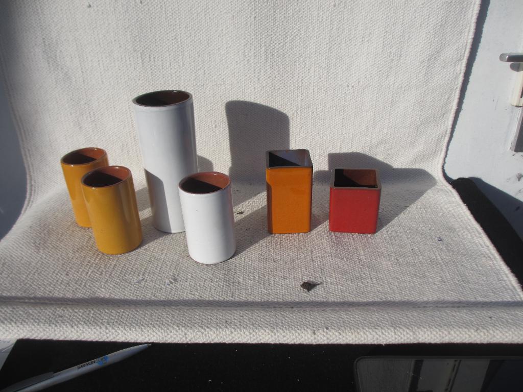 Keramiek vaasjes (6) in felle kleuren , jaren 70, Antiek en Kunst, Antiek | Keramiek en Aardewerk, Ophalen of Verzenden
