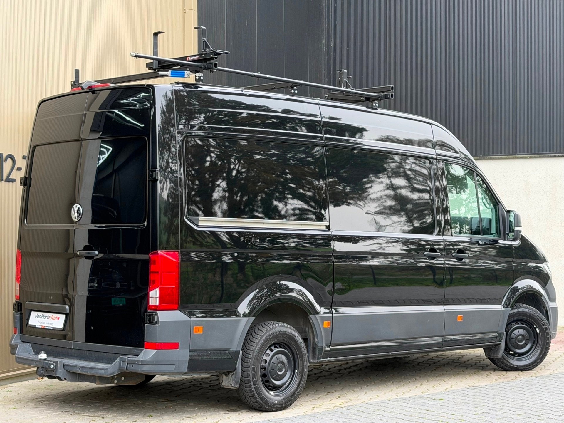Volkswagen Crafter 35 2.0 TDI 140pk|L3H3|Highline|Carplay|Ma, Gebruikt, Volkswagen, Zwart, 11 km/l