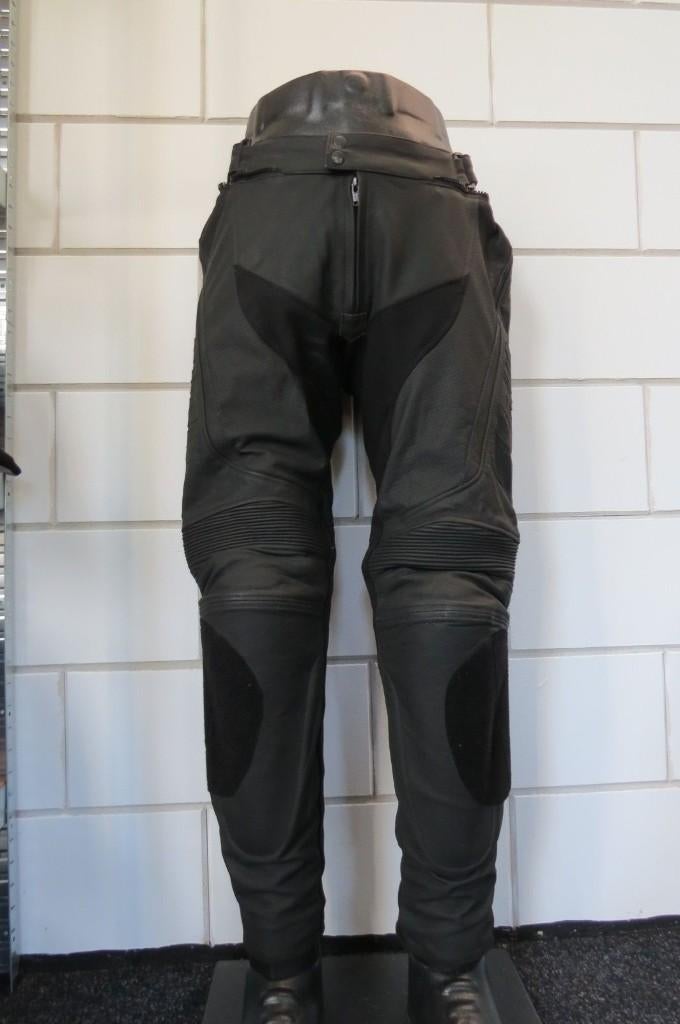 Nieuwe sportieve lederen broek van 199,95 voor 149,95 maat L, Motoren, Heren, Jssports, Diepenheim, Ophalen