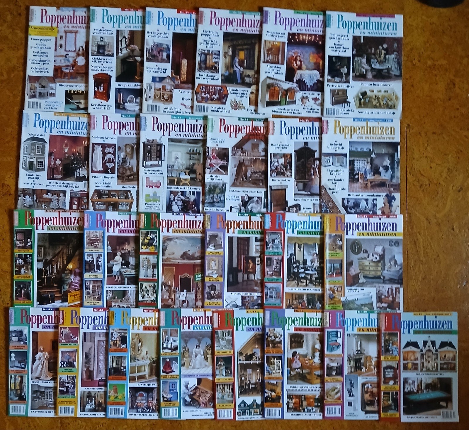 Tijdschriften Poppenhuizen & Miniaturen nr 25 t/m 50, Ophalen of Verzenden, Zo goed als nieuw, Gebruiksvoorwerp