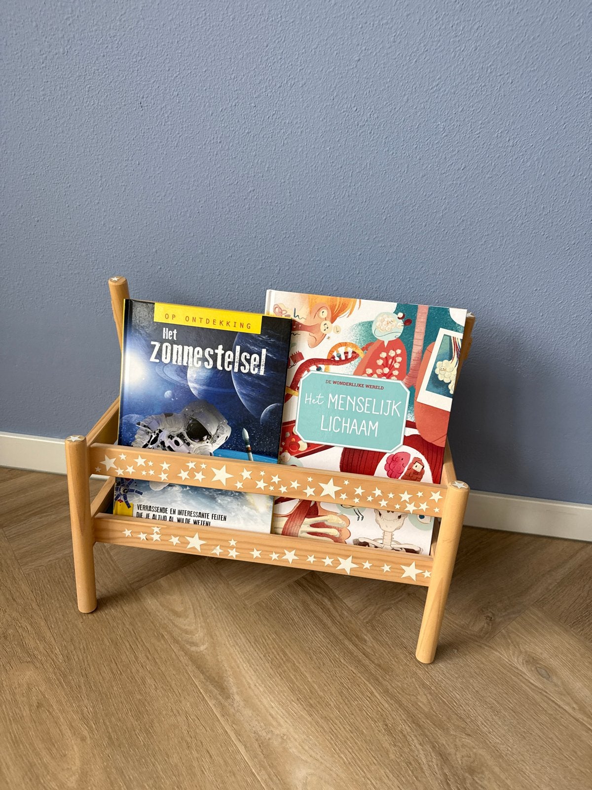 Houten boekenrekje met sterren glow in the dark, Ophalen, Zo goed als nieuw, Non-fictie