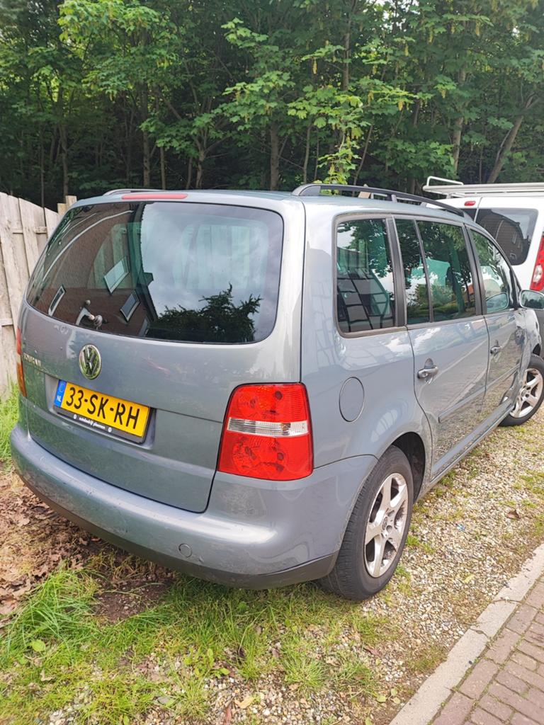 Volkswagen Touran 1.6 75KW 2006 Grijs, Auto's, Volkswagen, Voorwielaandrijving, 1402 kg, 4 cilinders, Handgeschakeld