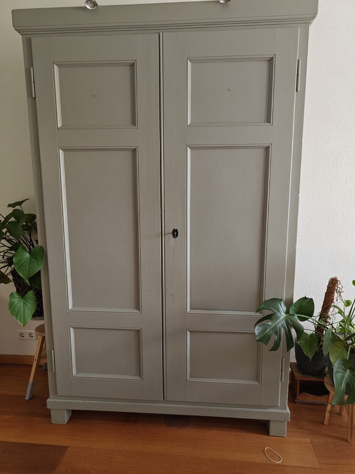 Gratis massief houten kast. Opknapper maar de moeite waard., Huis en Inrichting, Ophalen, Gebruikt, 170 cm of meer