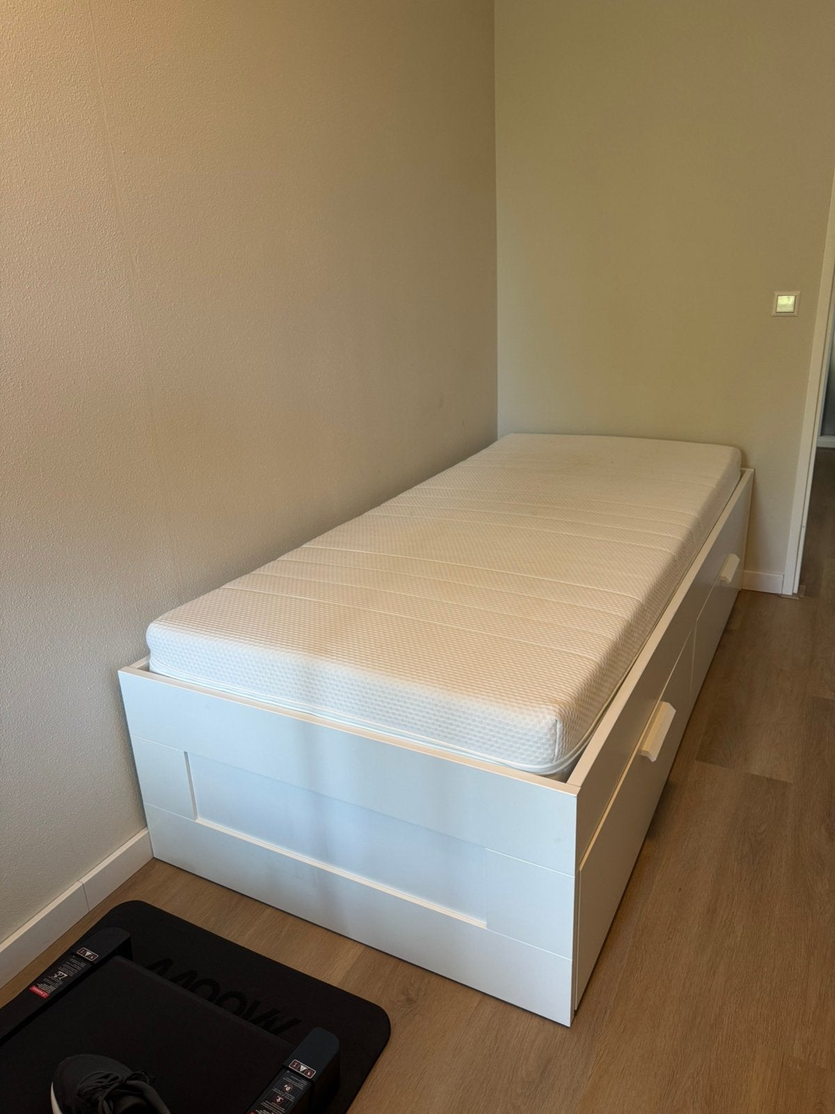 Ikea bed met matras en ruime lades, Ophalen, 90 cm, Eenpersoons, Wit